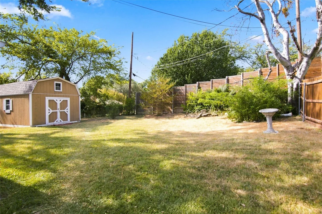 Photo of 6816 Chickering Road