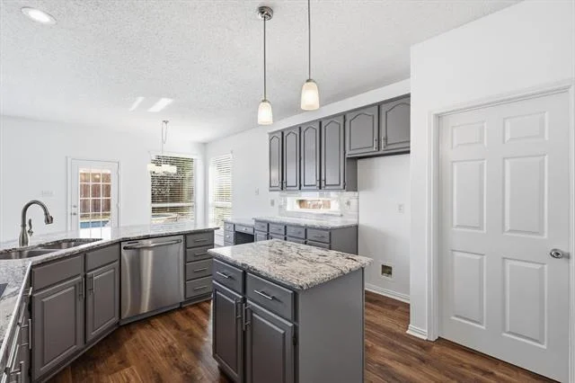 Photo of 1736 Forest Glen Drive
