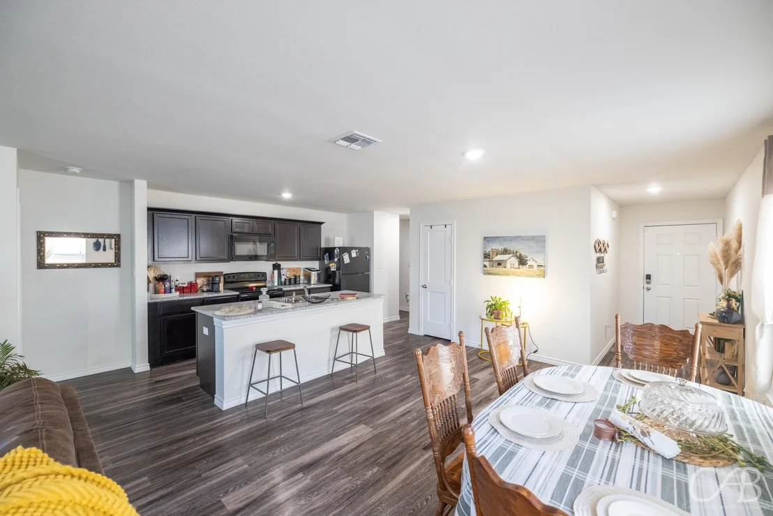 Photo of 7910 Vineyard Drive
