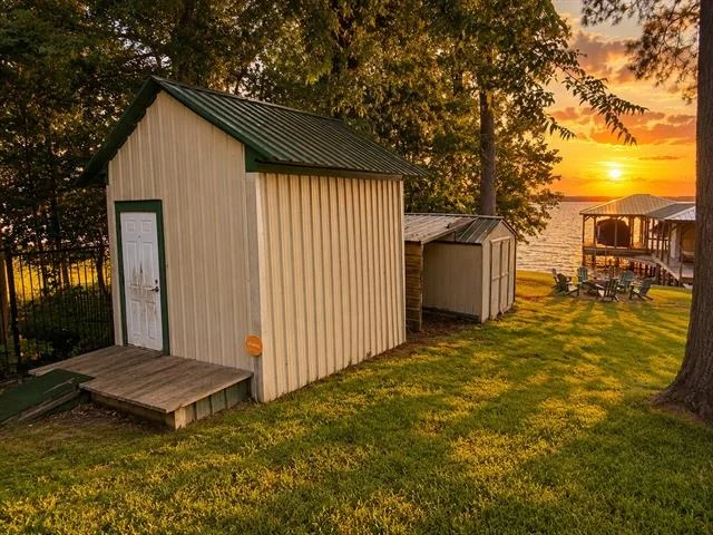Photo of 17160 Lakeview Drive