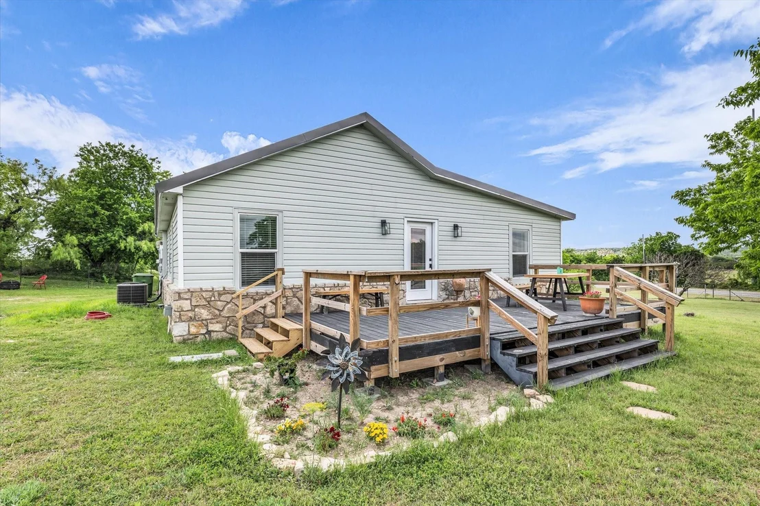 Photo of 1037 County Road 2004