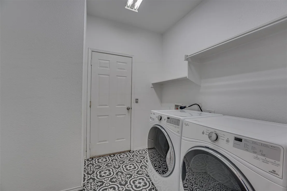 Photo of 558 Presidio Drive