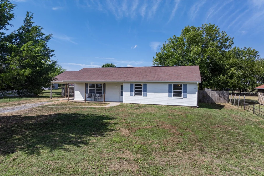 Photo of 614 E FM 272