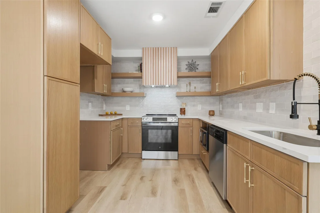 Photo of 17118 Planters Row