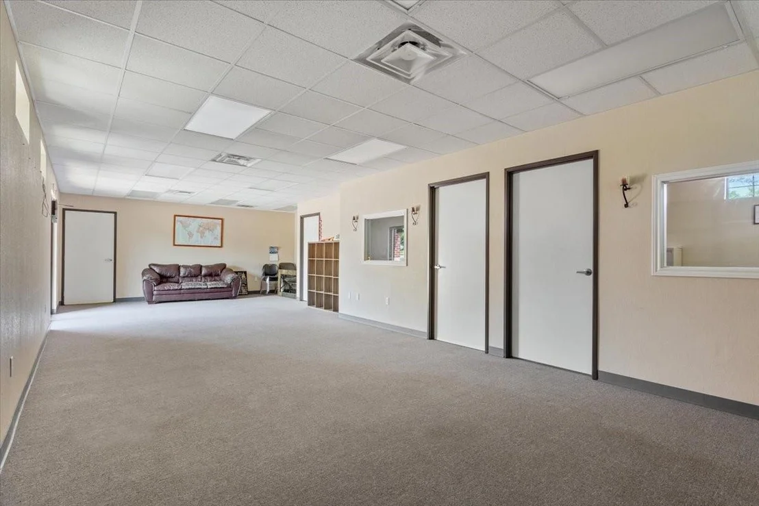 Photo of Unit B at 2419 Herring Avenue