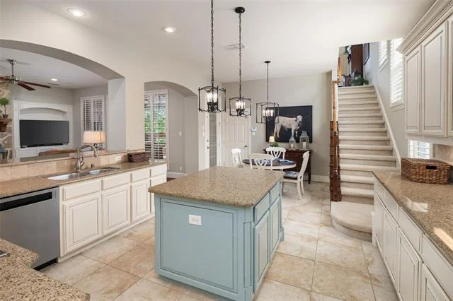Photo of 901 Crestmoor Drive
