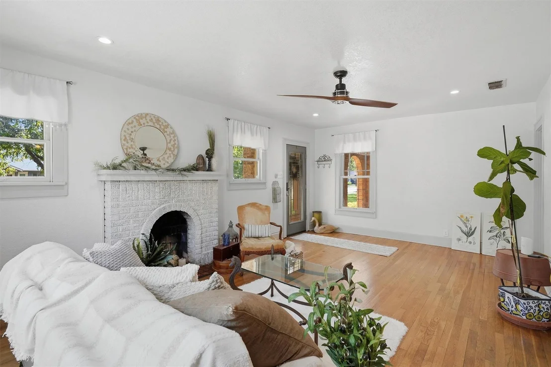 Photo of 704 Forrest Avenue