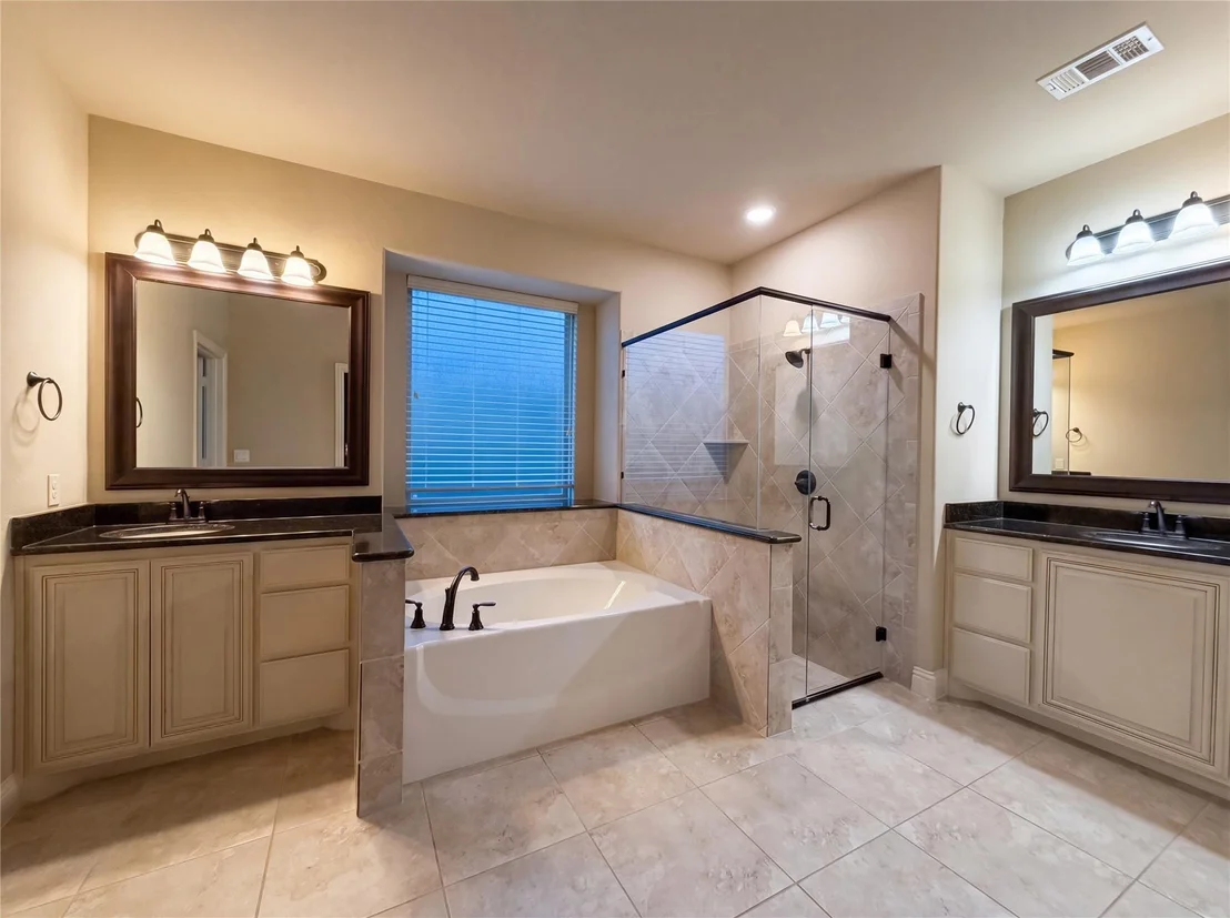 Photo of 725 Lyndhurst Drive