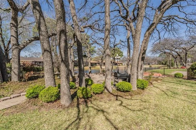Photo of 2415 Lakeview Circle