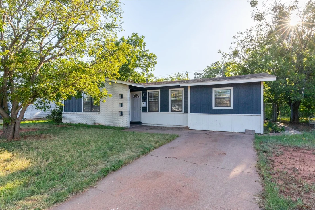 Photo of 2218 N Mockingbird