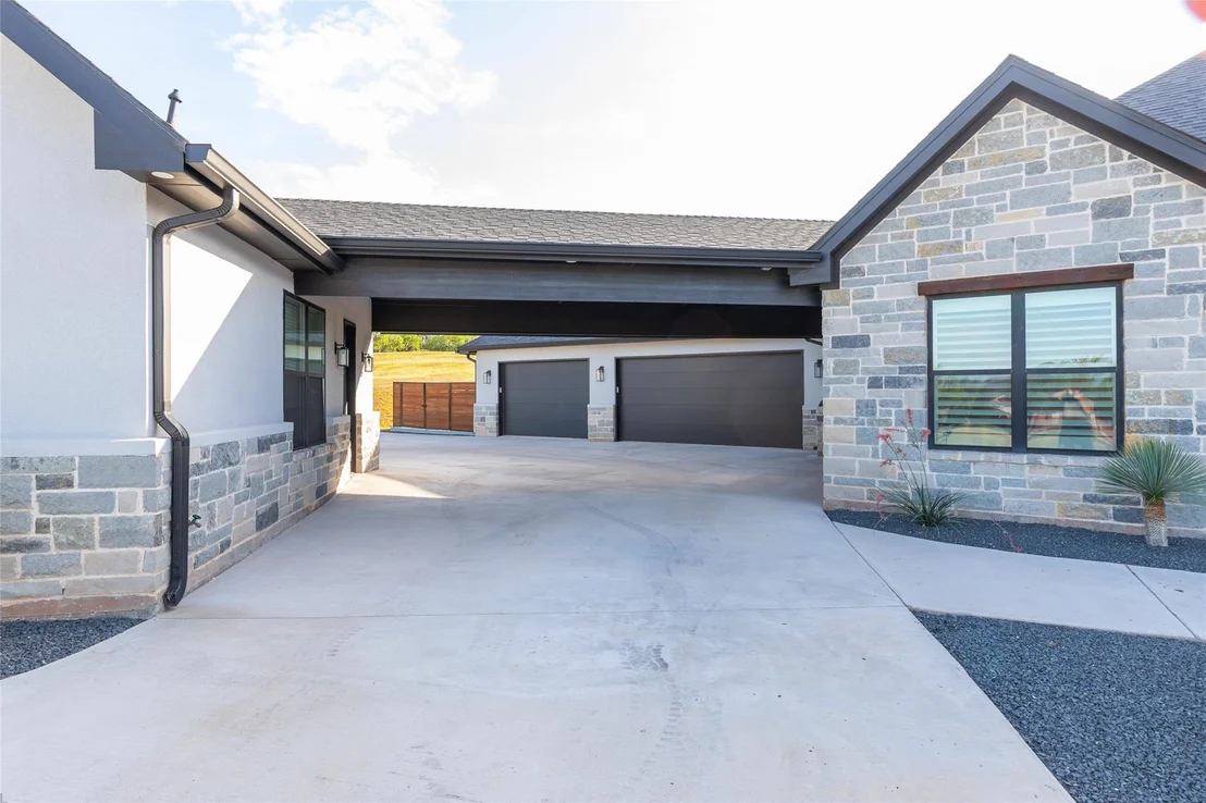 Photo of 8250 Drovers Lane