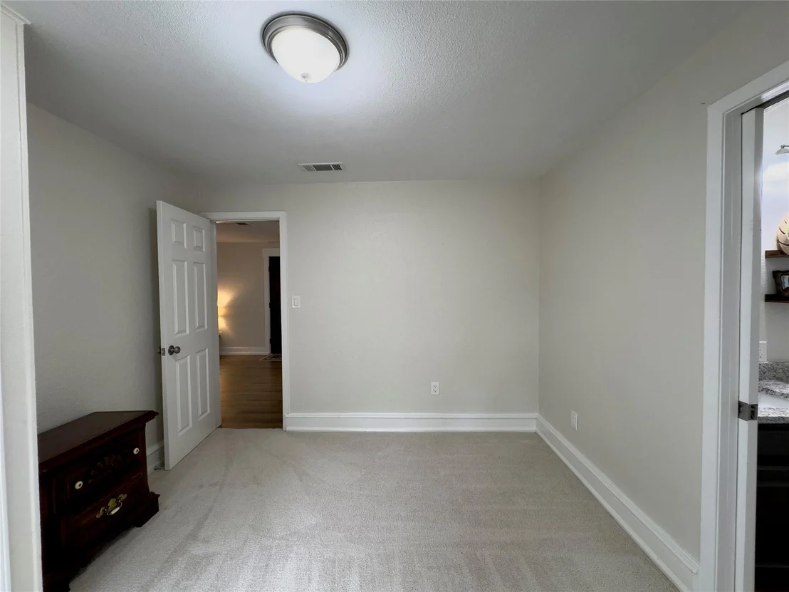 Photo of 1016 W Collins Street