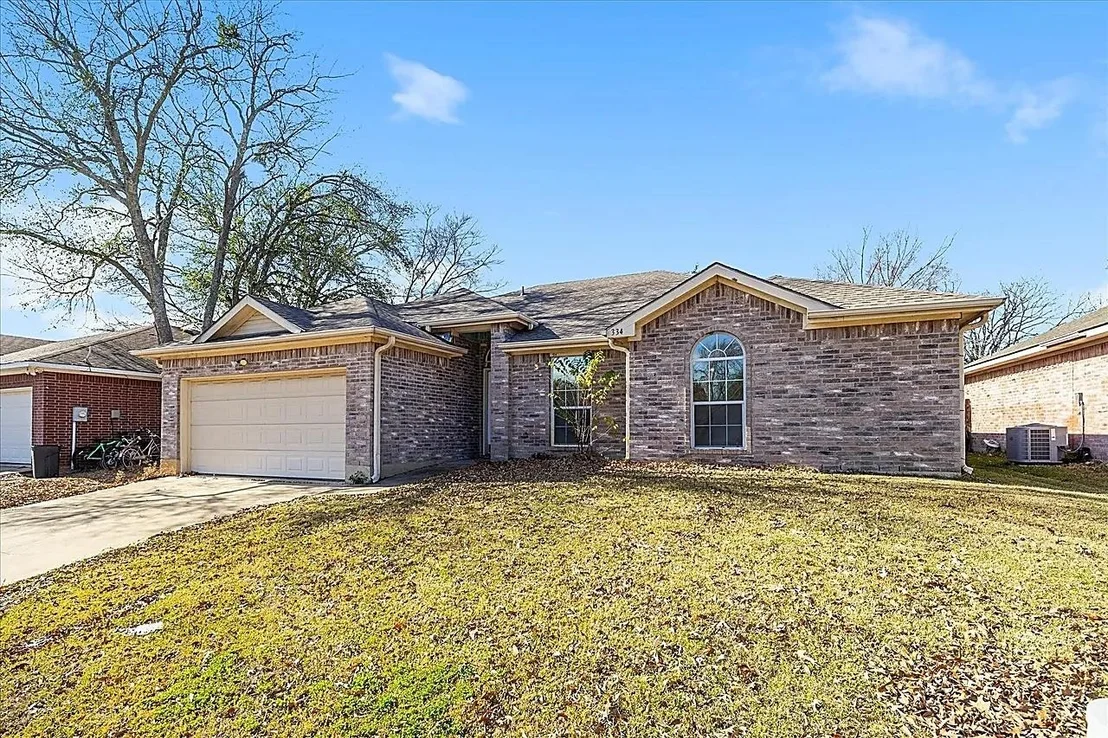 Photo of 334 River Oaks Lane
