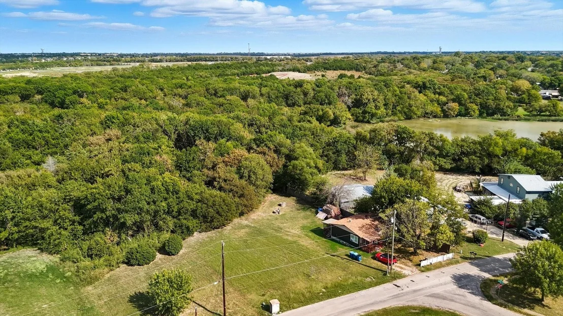 Photo of 869 Lakeside Drive