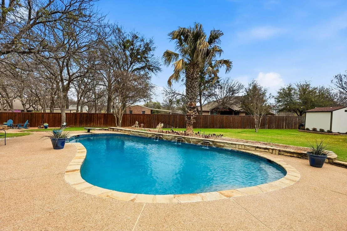 Photo of 312 Lakeside Oaks Circle