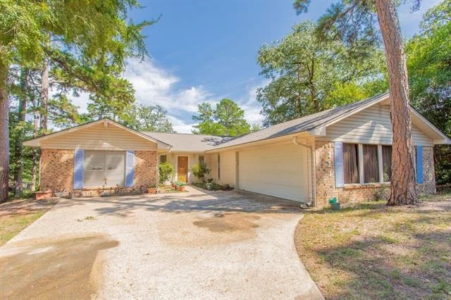 Photo of 321 Lakeview Drive