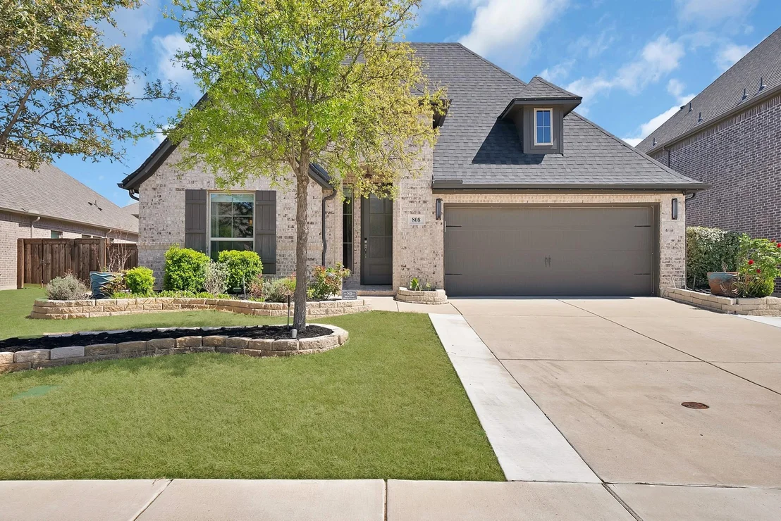 Photo of 808 Knoxbridge Road