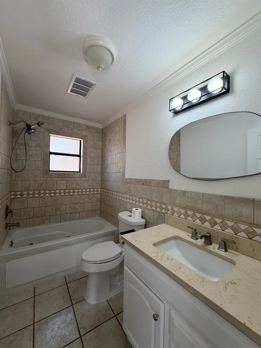 Photo of 5211 Longshore Drive
