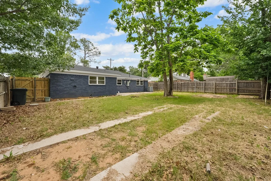 Photo of 861 Woodcrest Drive