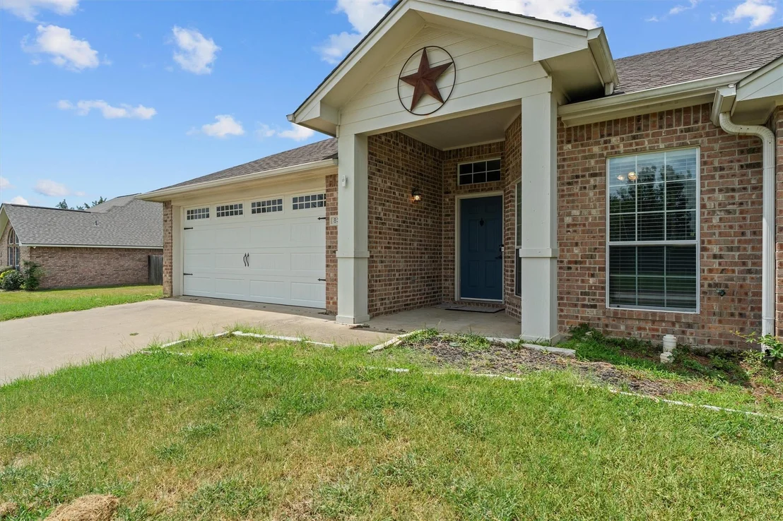 Photo of 833 Greenwood Circle