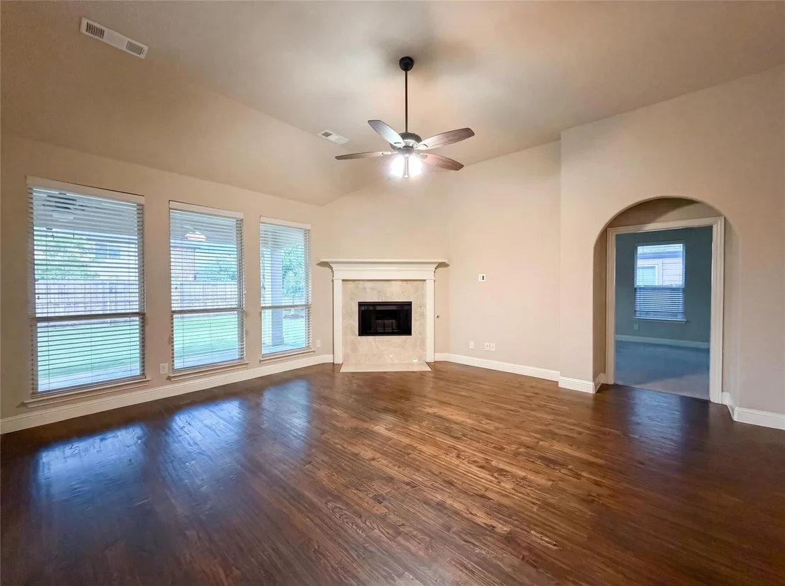 Photo of 725 Lyndhurst Drive