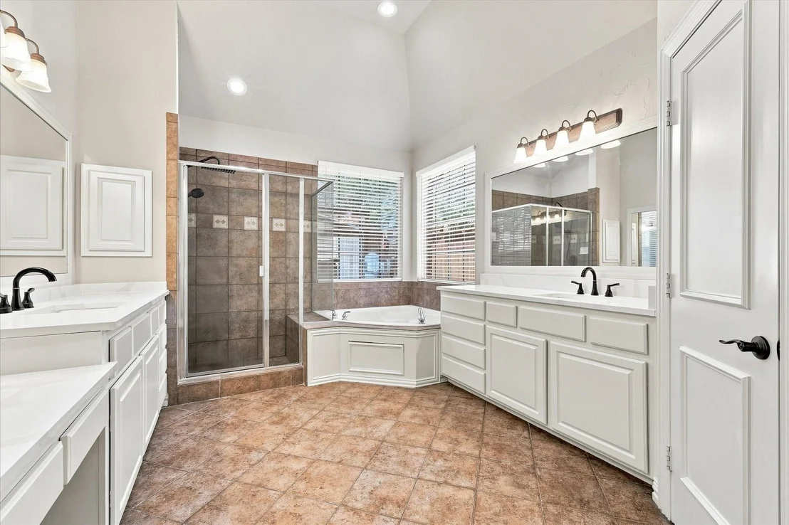 Photo of 708 Lakeway Drive