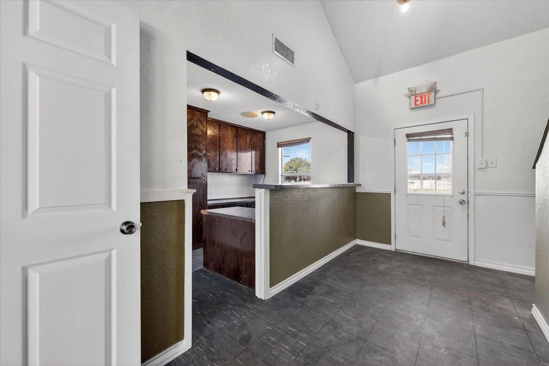 Photo of 611 W Spring Valley Road