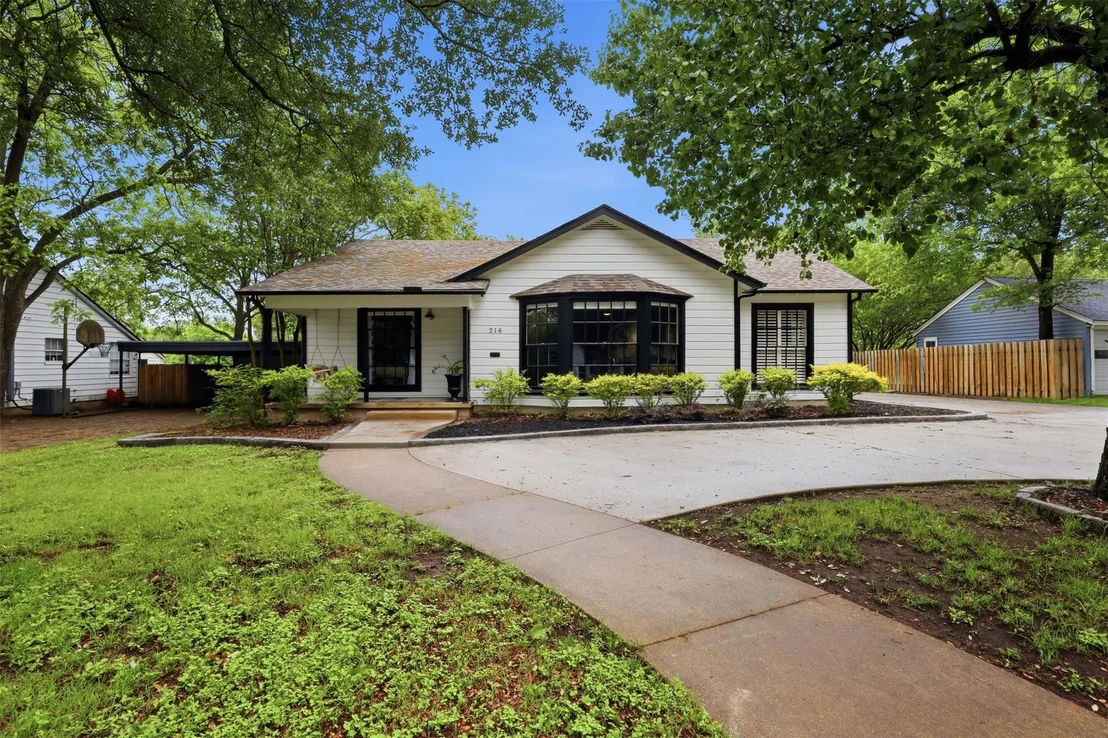Photo of 216 Sunset Drive