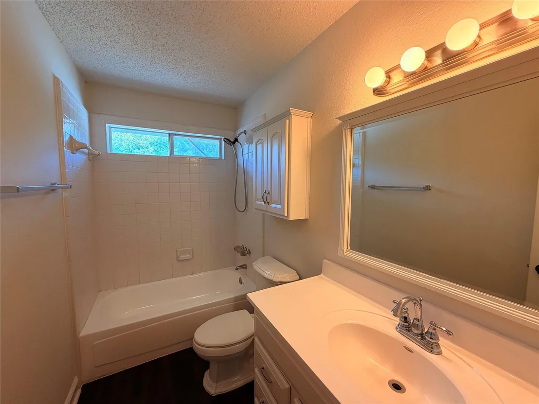 Photo of 2405 Waterloo Lane
