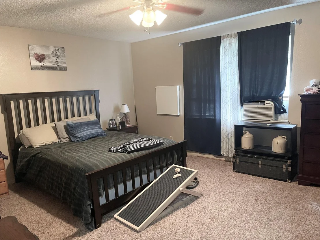 Photo of 140 S Comanche Drive