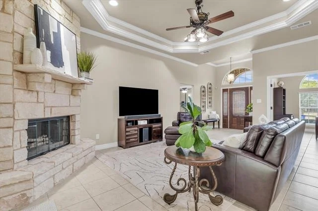 Photo of 910 Springdale Lane