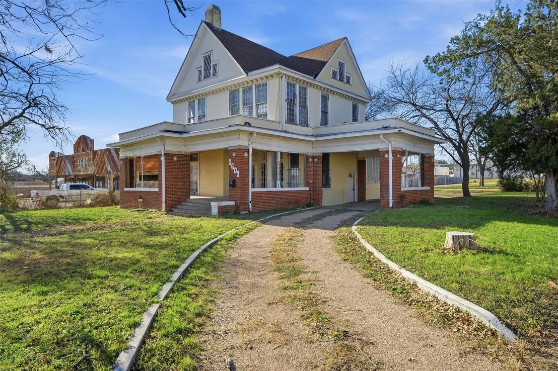 Photo of 1601 Columbus Avenue
