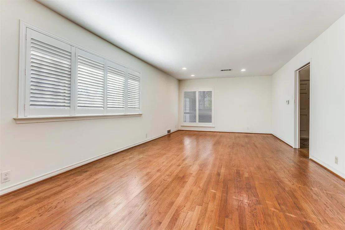 Photo of 9759 Shoreview Road