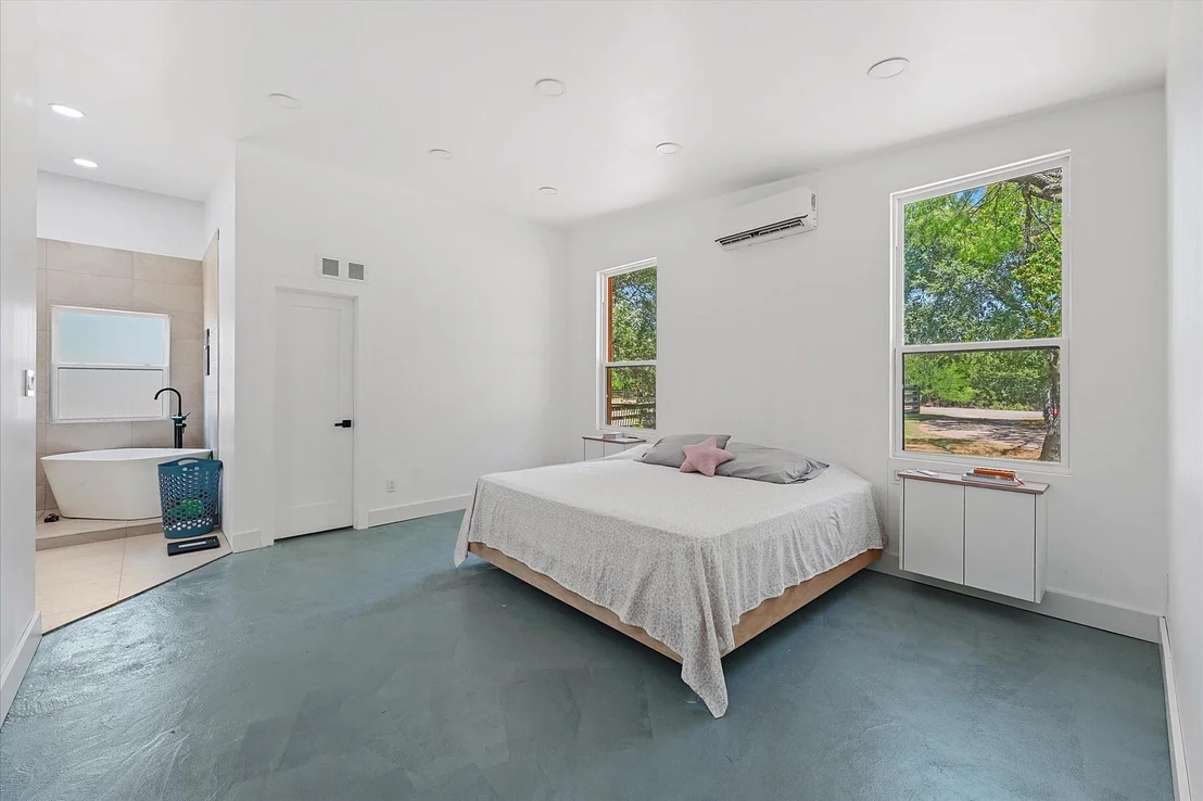 Photo of 9732 Mackenzie Brook