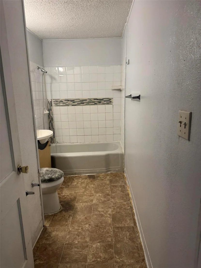 Photo of 803 N Joe Wilson Road
