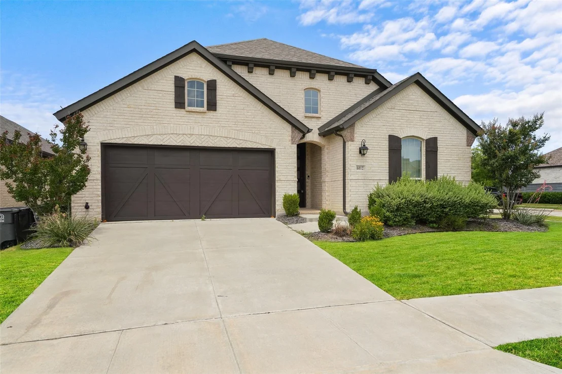Photo of 6012 Mapleshade Way