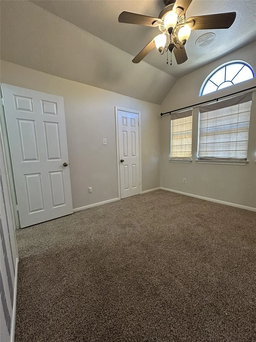 Photo of 602 N River Crest