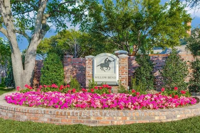 Photo of 5937 Glendower Lane