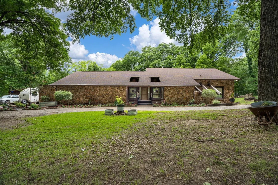 Photo of 207 Shadowwood Trail
