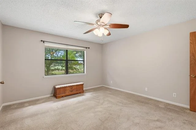 Photo of 116 Greentree Cir