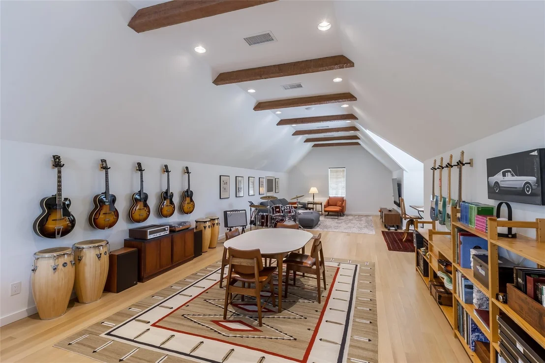 Photo of 341 Devon Drive