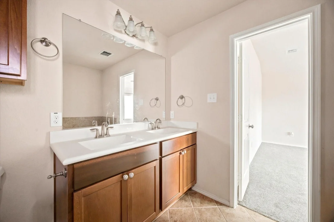 Photo of 716 Harrison Lane