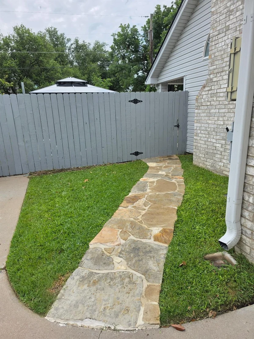 Photo of 520 Red River Road
