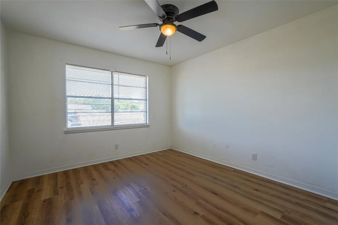Photo of 807 N Lacy Drive