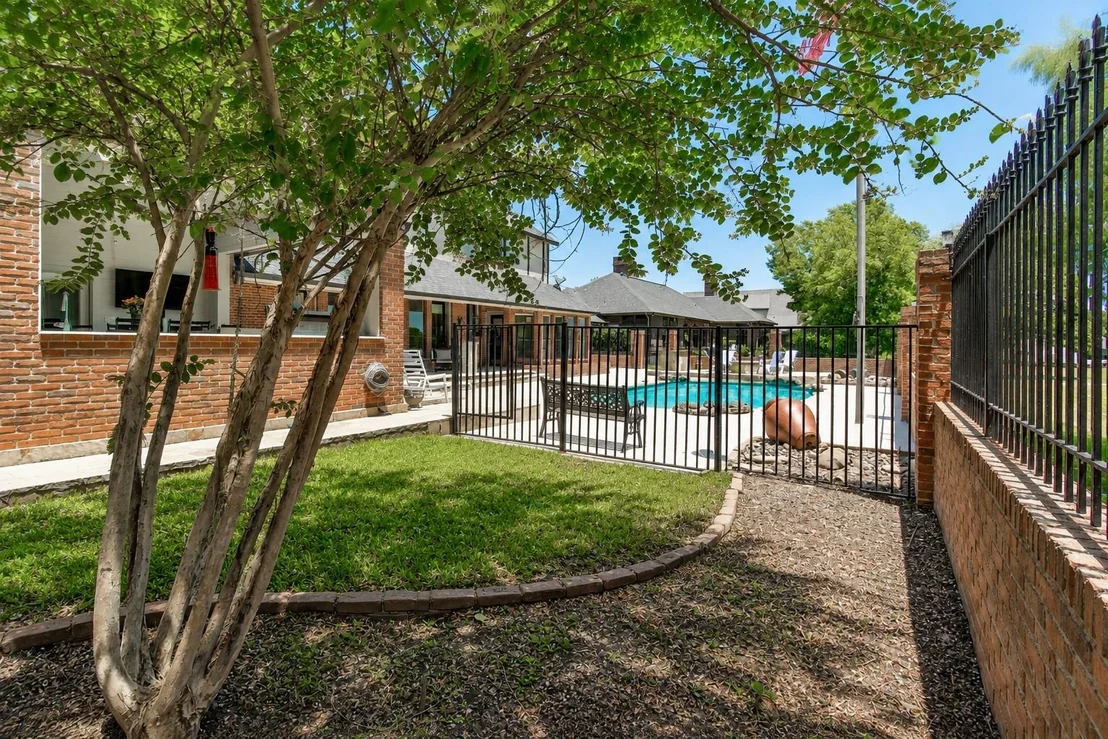 Photo of 6500 Hollytree Circle