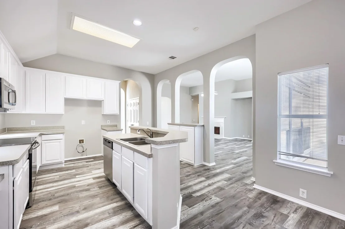 Photo of 605 Oakbrook Drive