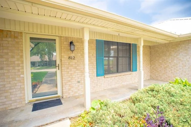Photo of 812 Crestline Drive