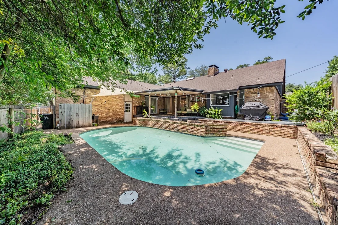 Photo of 2211 Midhurst Drive