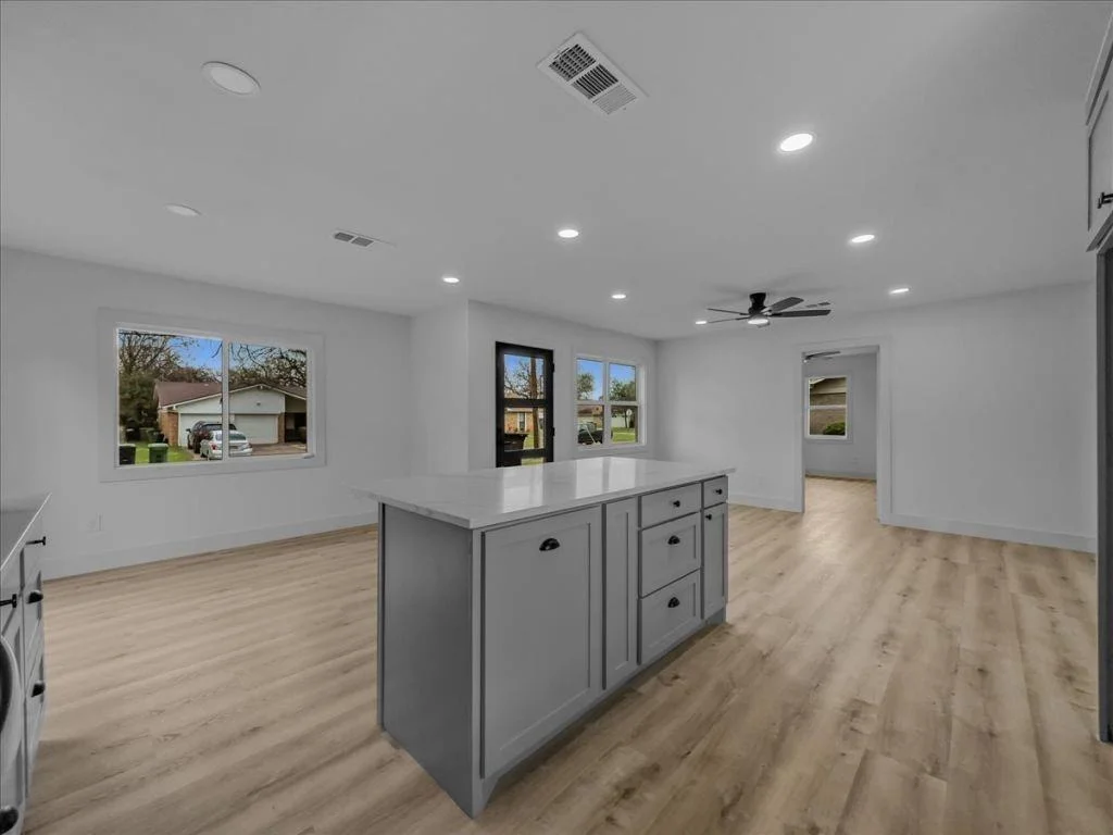 Photo of 802 Nl Robinson Drive