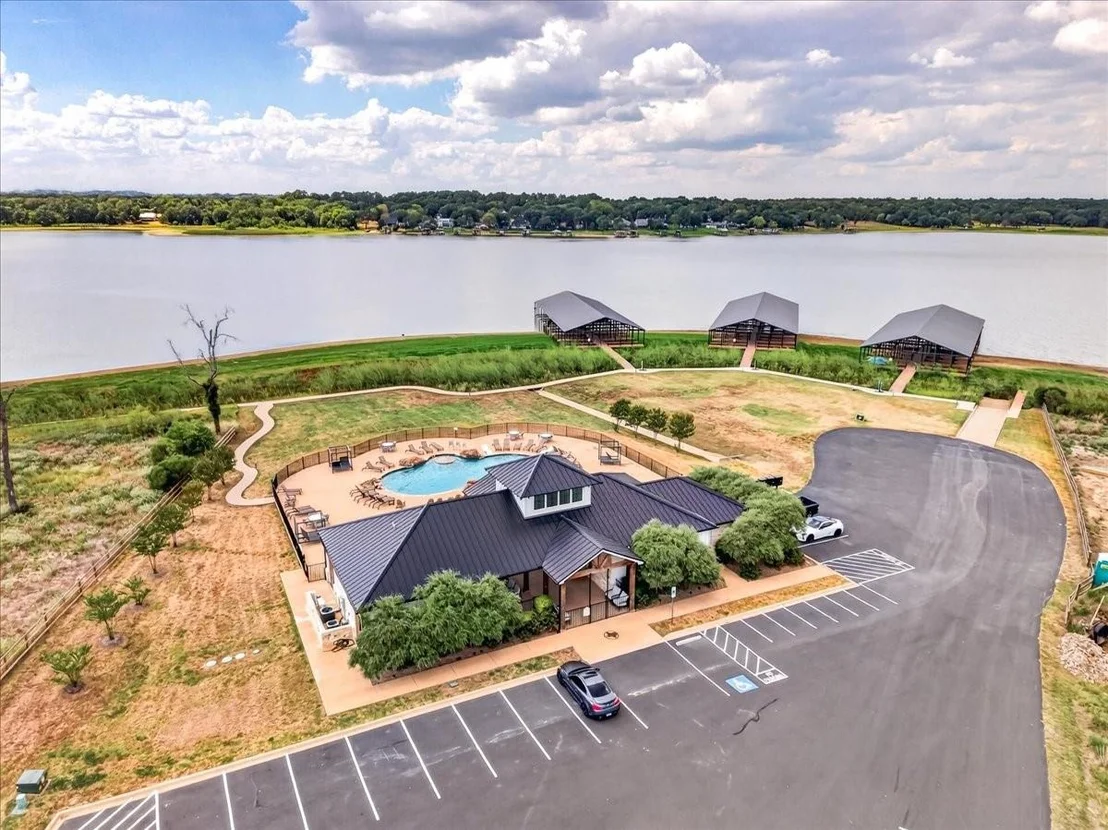 Photo of 6970 Lakeshore Way